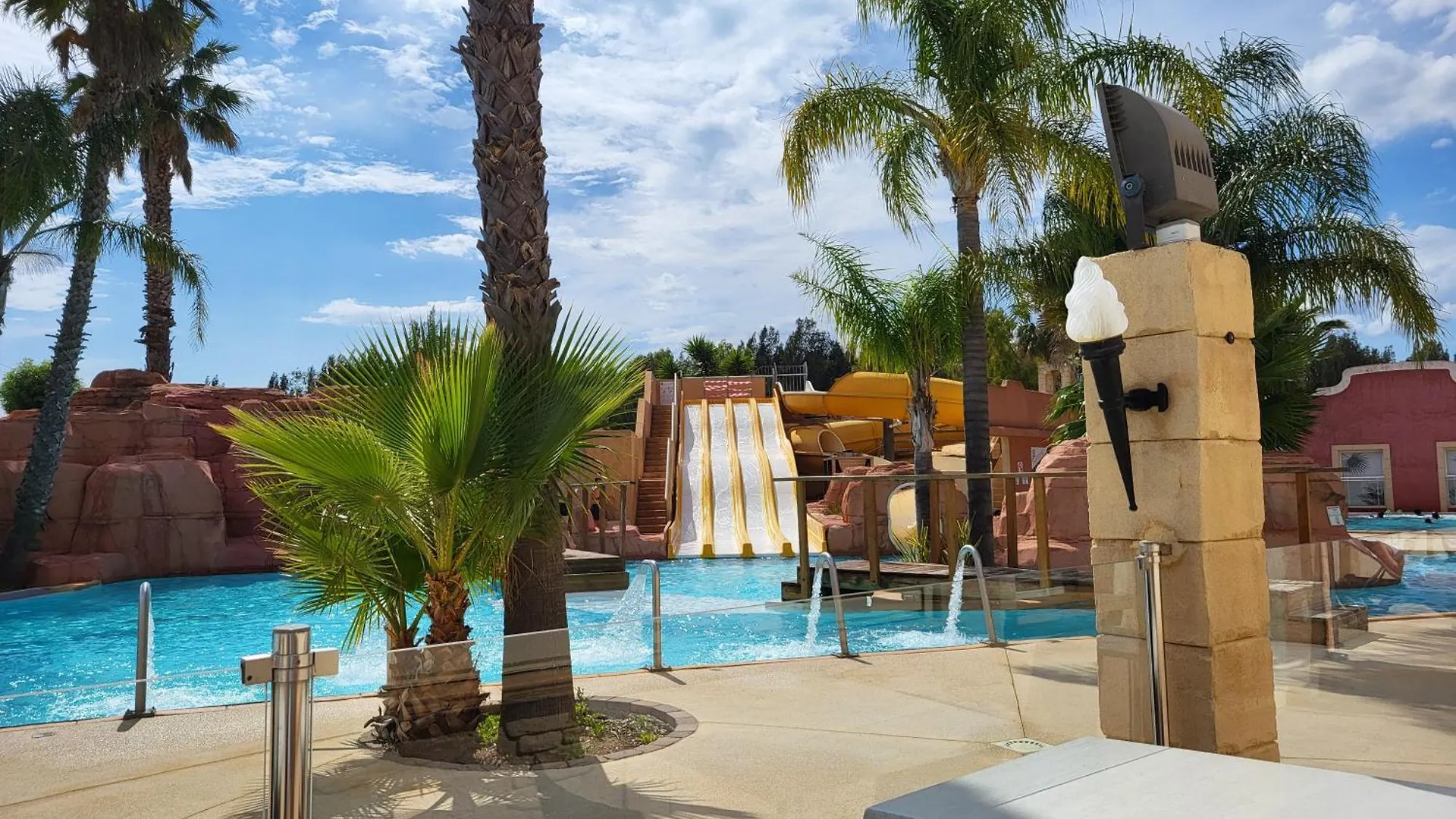 Campsite Mobil Home 4 Personnes Climatise Hyeres